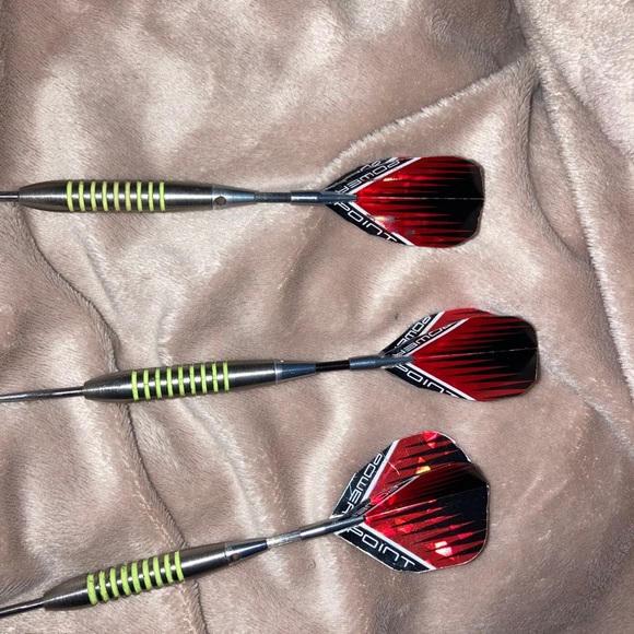 Halex official tournament dartboard with 6 darts - Picture 5 of 8